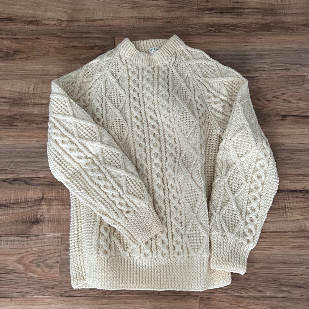Aran crewneck pullover by An Púcán in Báinín cream yarn. One of a Kind. Size M